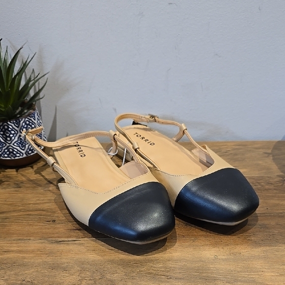 Torrid - 7 WW, Cap Toe Slingback Flat (Wide Width) in Tan & Black - Picture 2 of 13